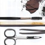 Как правильно подстричь или выщипать брови: советы с подробными инструкциями Коррекция бровей в домашних условиях ножницами